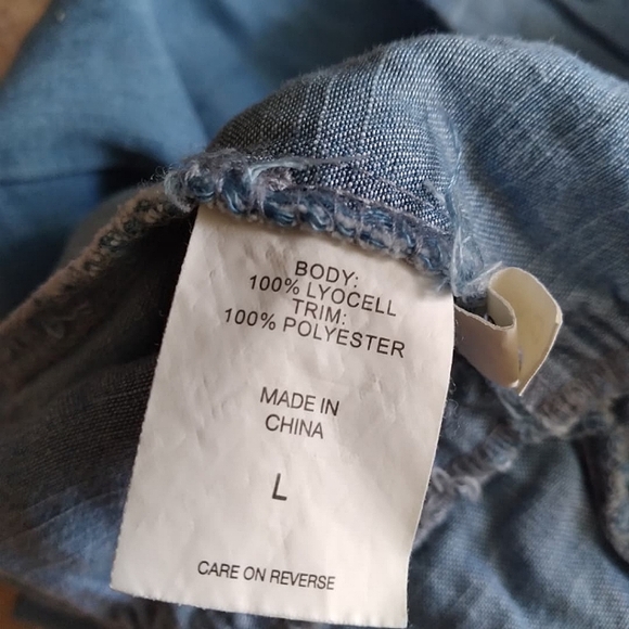 New York & Company Chambray Halter peplum hem top, size Large - Picture 8 of 10